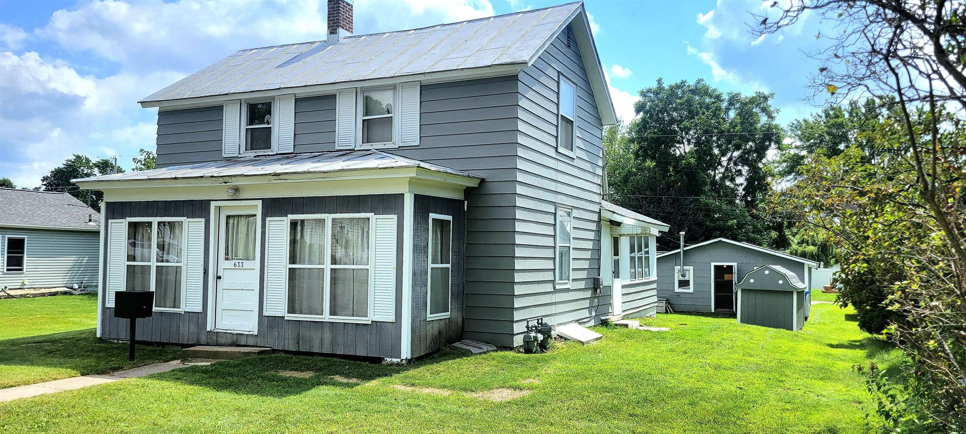 633 5th Baraboo, WI 53913 - Photo 1 of 27 Gallery Image 1
