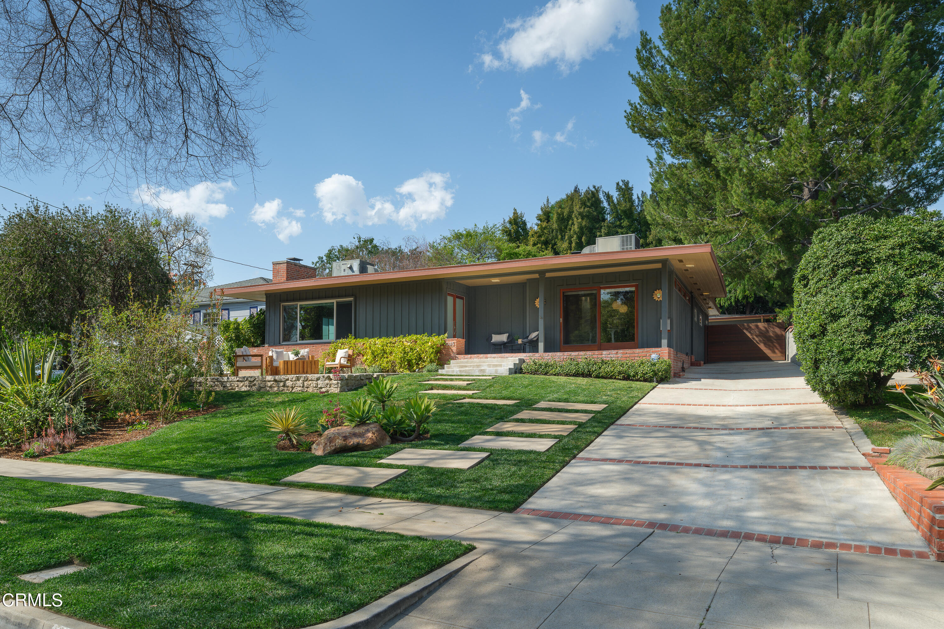 1025 Nithsdale Road Pasadena, CA 91105 - Photo 2 of 73 a front view of a house with garden
