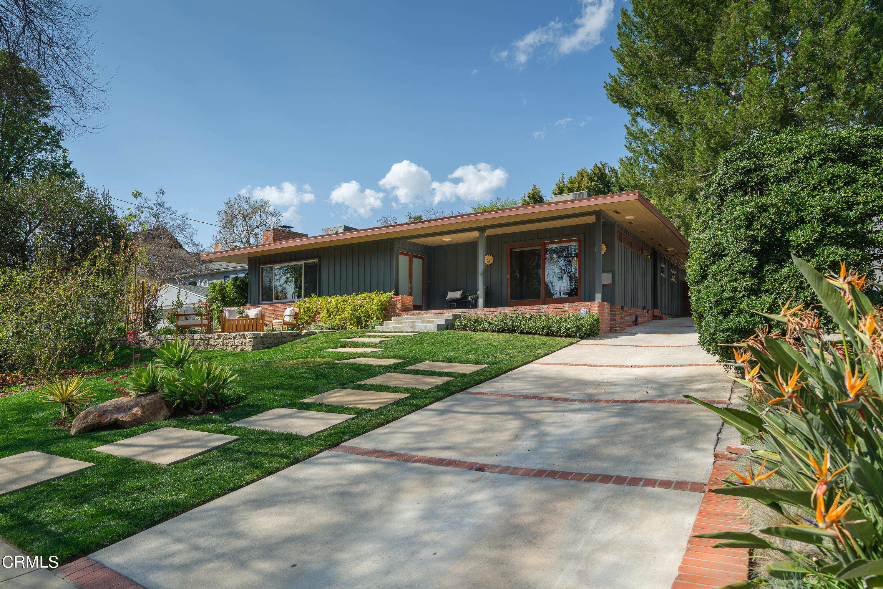 1025 Nithsdale Road Pasadena, CA 91105 - Photo 3 of 73 a front view of house with yard and green space