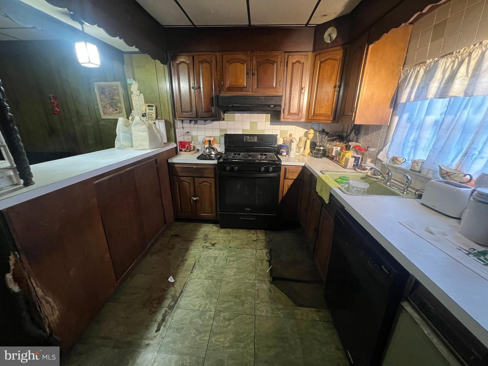 2441 Carpenter Street Philadelphia, PA 19146 - Photo 14 of 34 a kitchen with a sink stove and cabinets