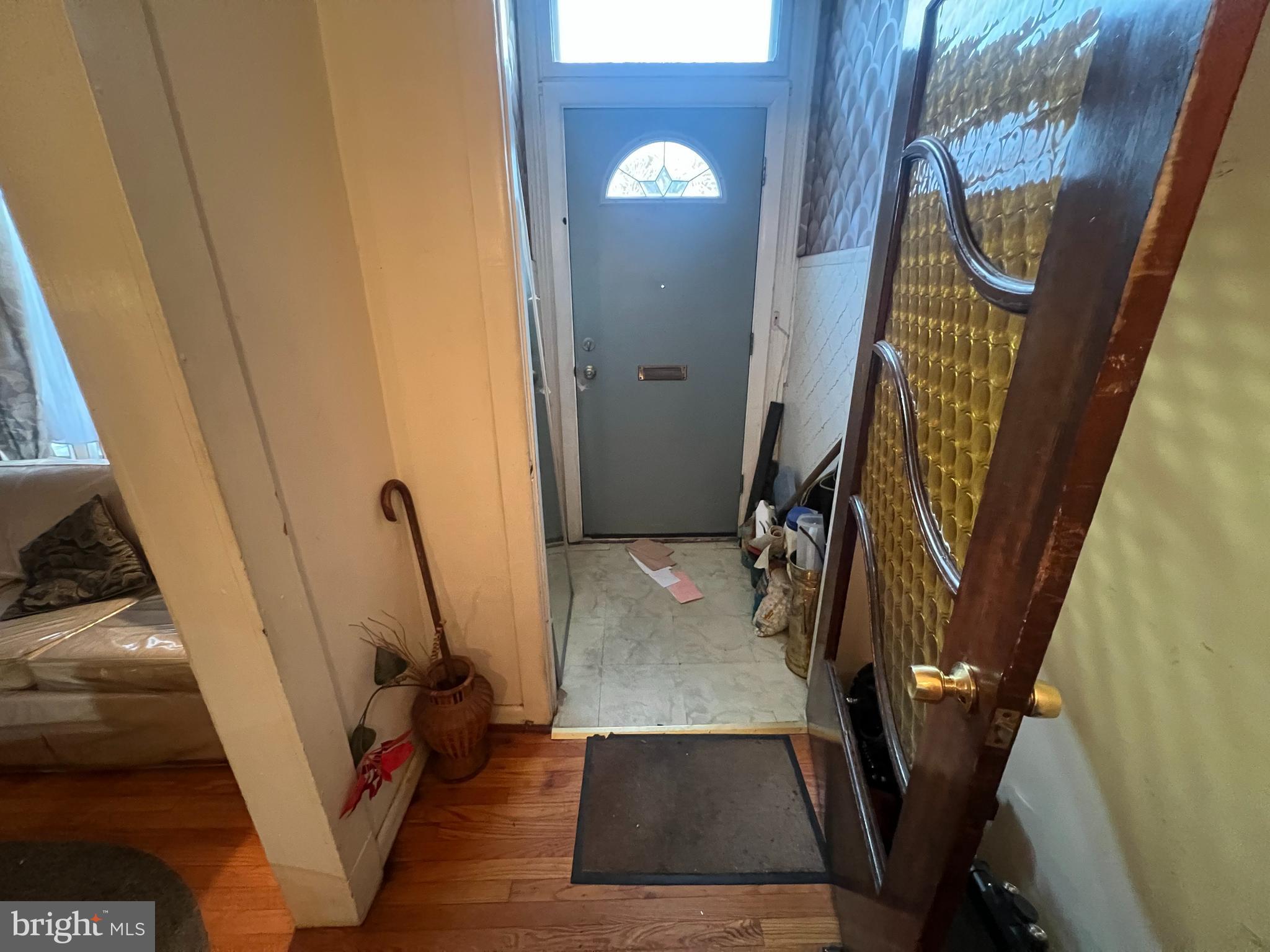 2441 Carpenter Street Philadelphia, PA 19146 - Photo 32 of 34 a view of an entryway