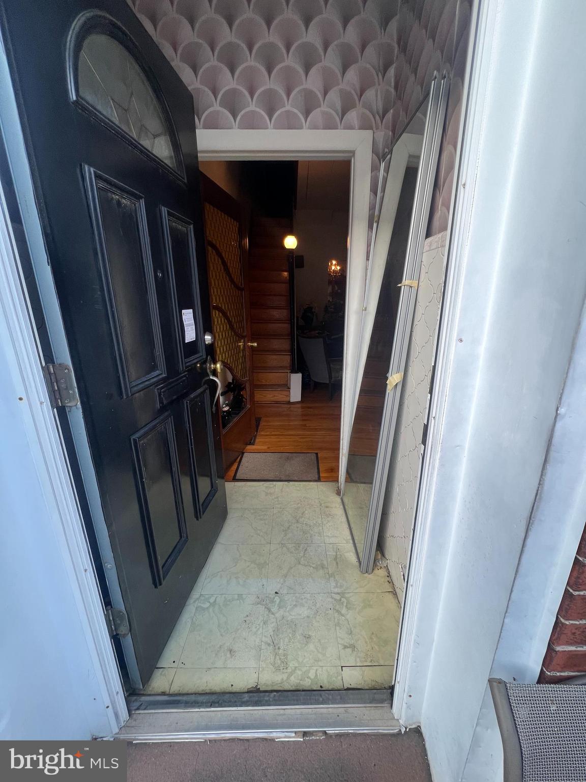 2441 Carpenter Street Philadelphia, PA 19146 - Photo 4 of 34 a view of living room