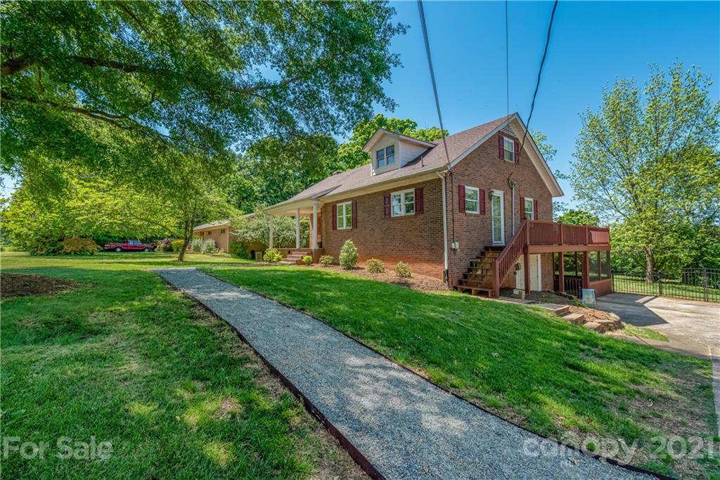 1209 Armstrong Road Belmont, NC 28012 - Photo 3 of 24 Gallery Image 3