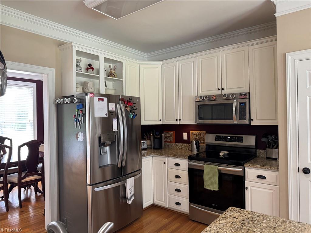 2817 Norwell Court Oak Ridge, NC 27310 - Photo 13 of 35 Kitchen. Refrigerator stays