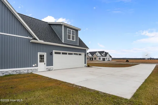 $725,000 | 335 Stephanye Lane, Greenville, NC 27834