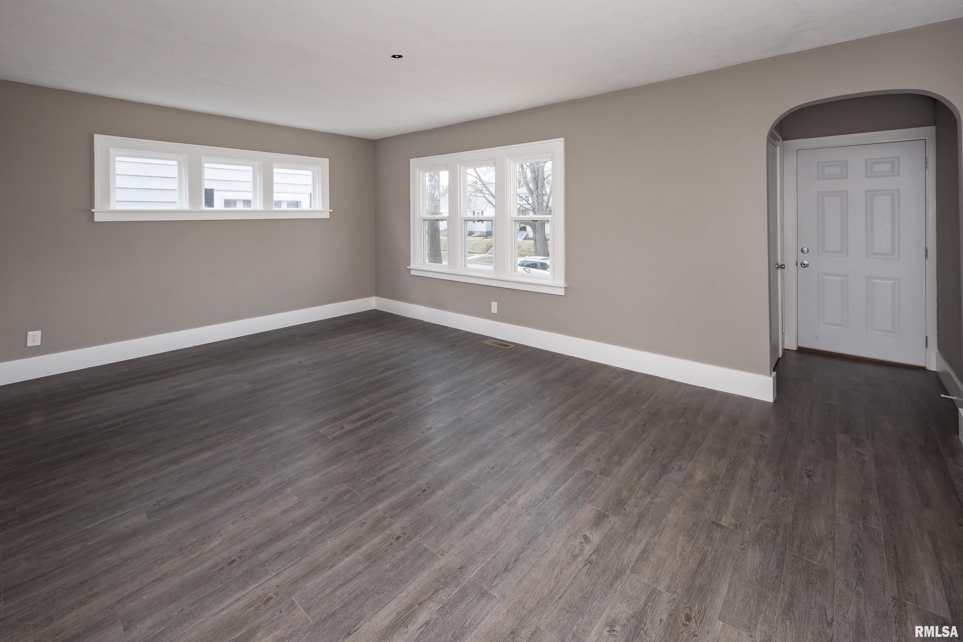 2128 3rd Street Moline, IL 61265 - Photo 3 of 28 Gallery Image 3