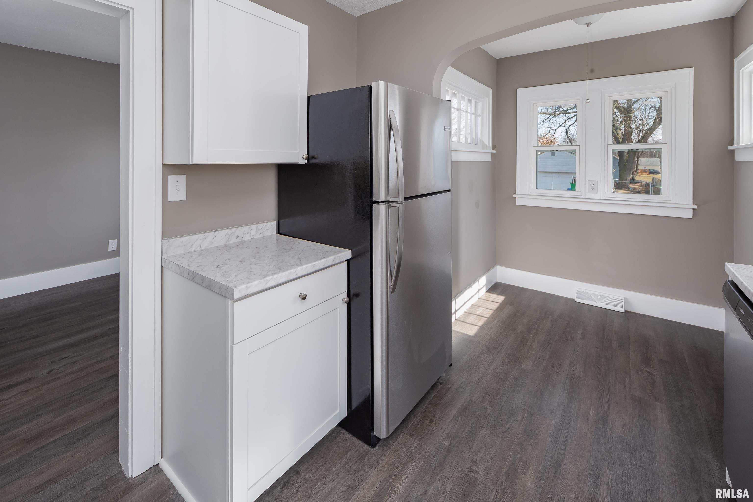 2128 3rd Street Moline, IL 61265 - Photo 8 of 28 Gallery Image 8