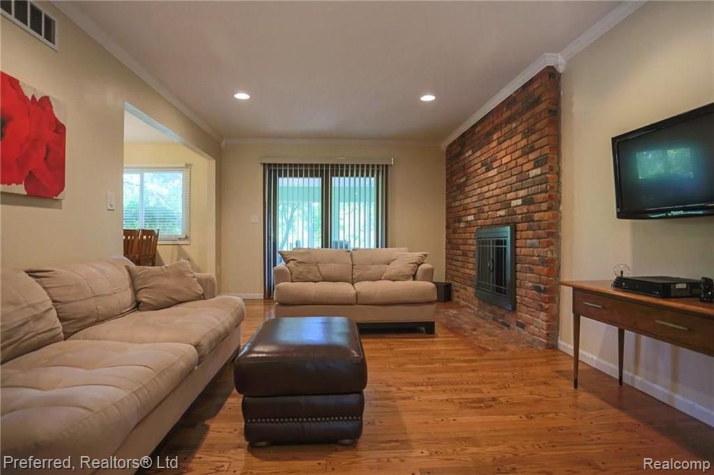 29943 High Valley Road Farmington Hills, MI 48331 - Photo 5 of 27
