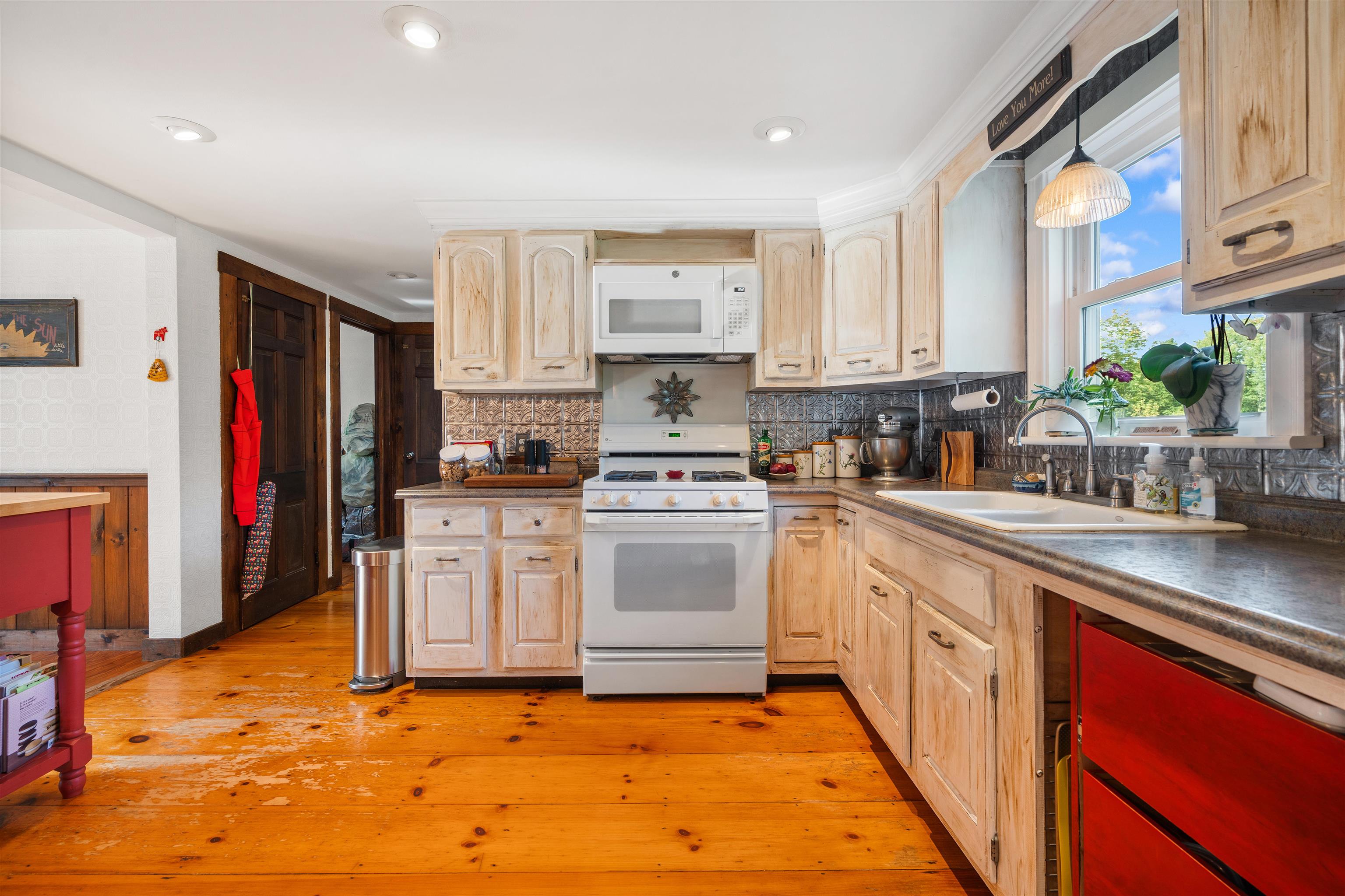 27 Plumer Road Epping, NH 03042 - Photo 4 of 22