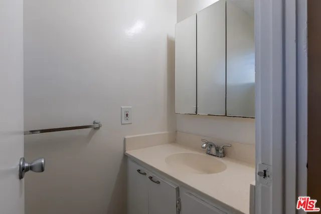 $3,125 | 3330 South Sepulveda Boulevard, Unit 1, Los Angeles, CA 90034