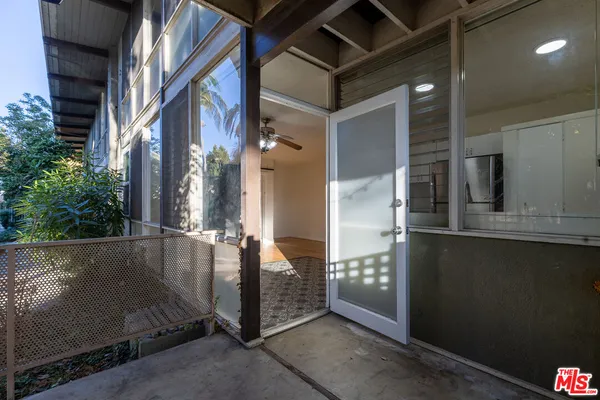 a view of an outdoor space