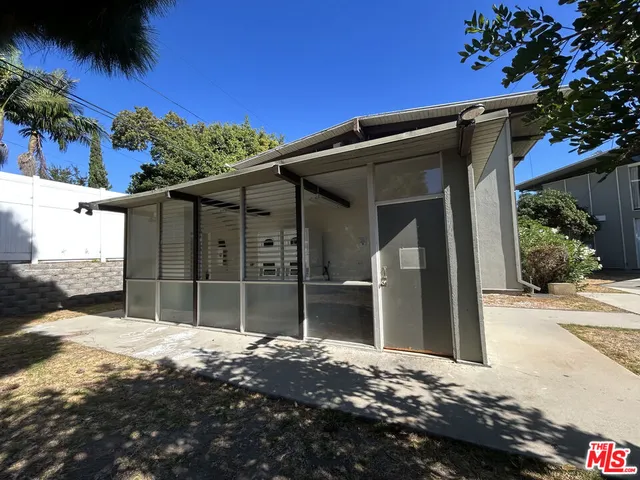 $3,125 | 3330 South Sepulveda Boulevard, Unit 1, Los Angeles, CA 90034