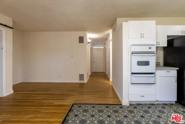 $3,125 | 3330 South Sepulveda Boulevard, Unit 1, Los Angeles, CA 90034