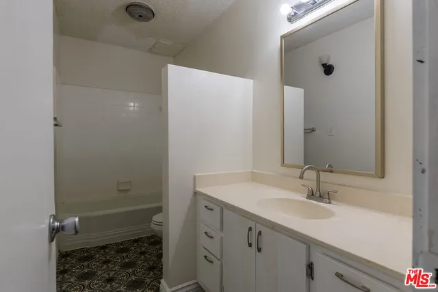 $3,125 | 3330 South Sepulveda Boulevard, Unit 1, Los Angeles, CA 90034