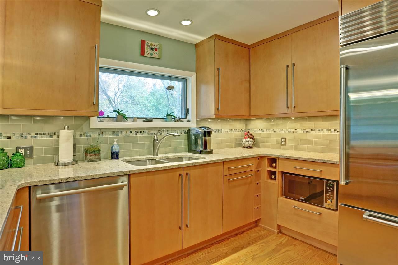 570 Devon Road Camp Hill, PA 17011 - Photo 4 of 25 Gallery Image 4
