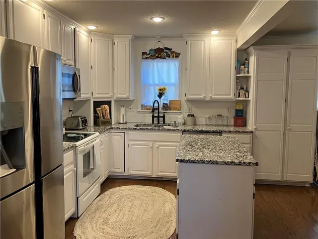 $310,000 | 13407 Bennington Avenue, Grandview, MO 64030