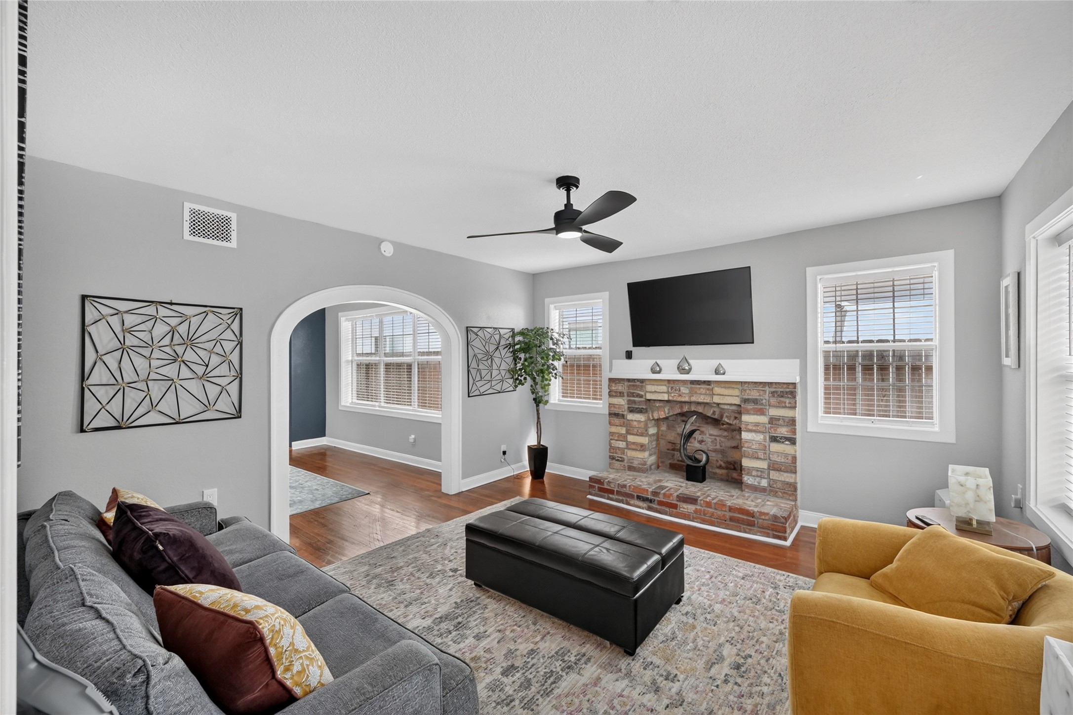 1822 Rosedale Street, Unit B Houston, TX 77004 - Photo 4 of 26 Gallery Image 4