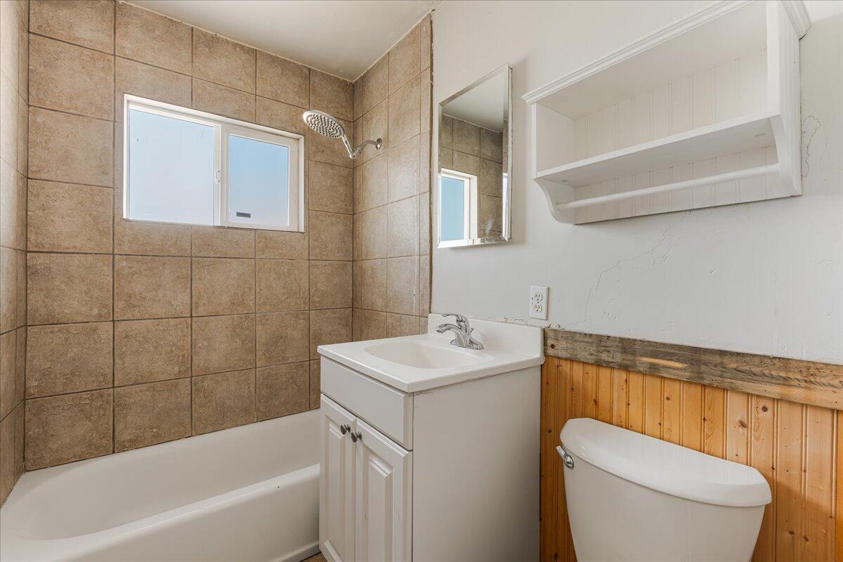 515 Southeast 4th Street Bend, OR 97702 - Photo 13 of 19 1 bathroom