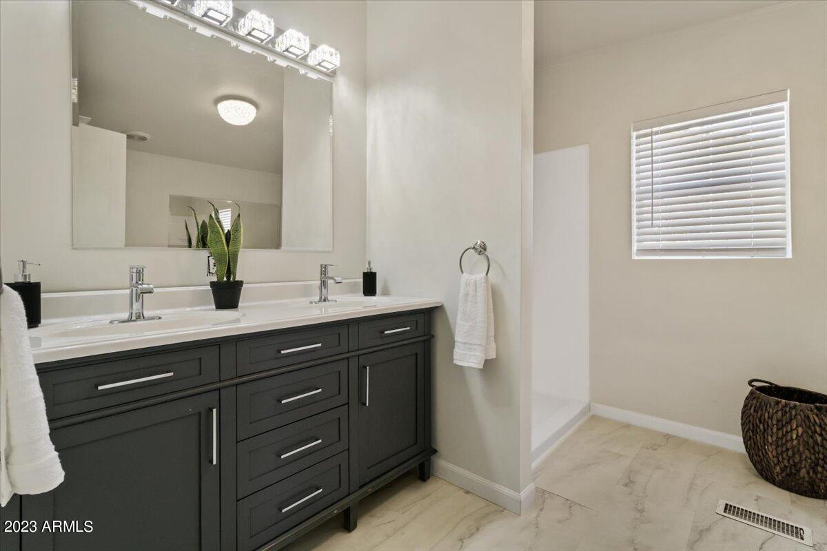 2902 East Escuda Road Phoenix, AZ 85050 - Photo 2 of 31 22-IMG_8111