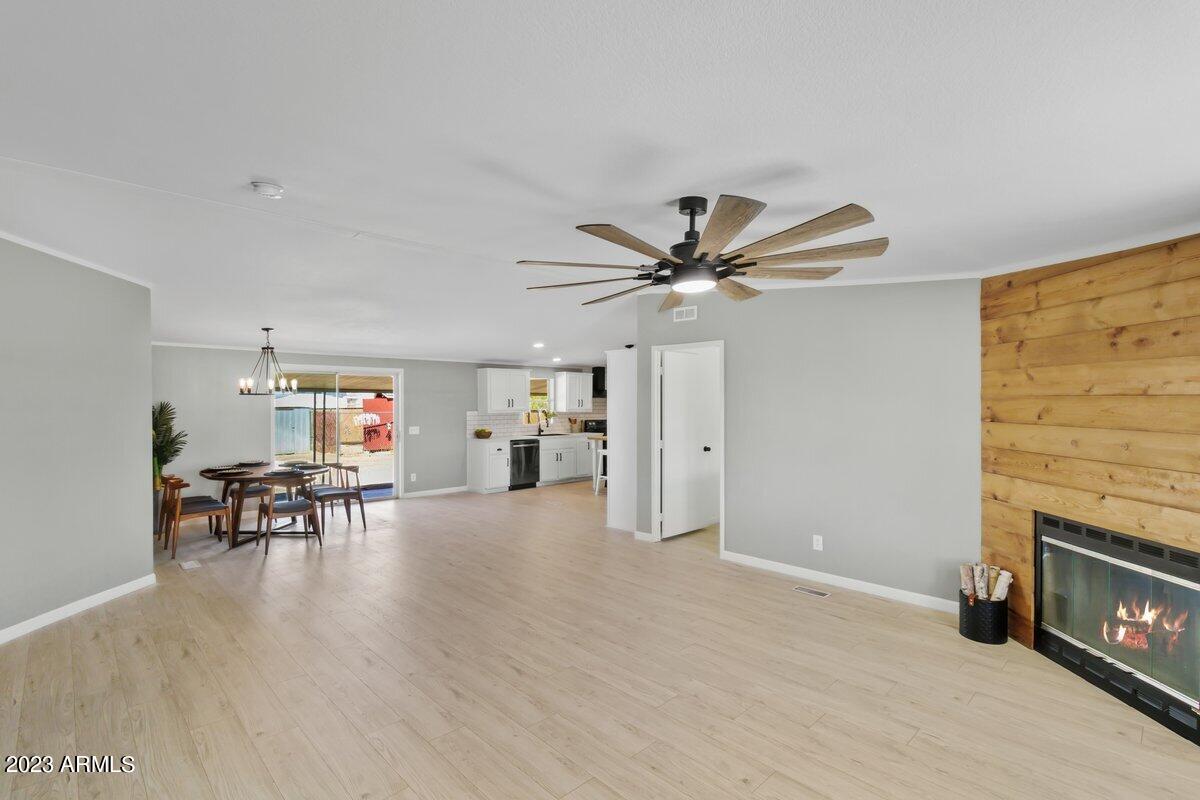 2902 East Escuda Road Phoenix, AZ 85050 - Photo 3 of 31 IMG_8048