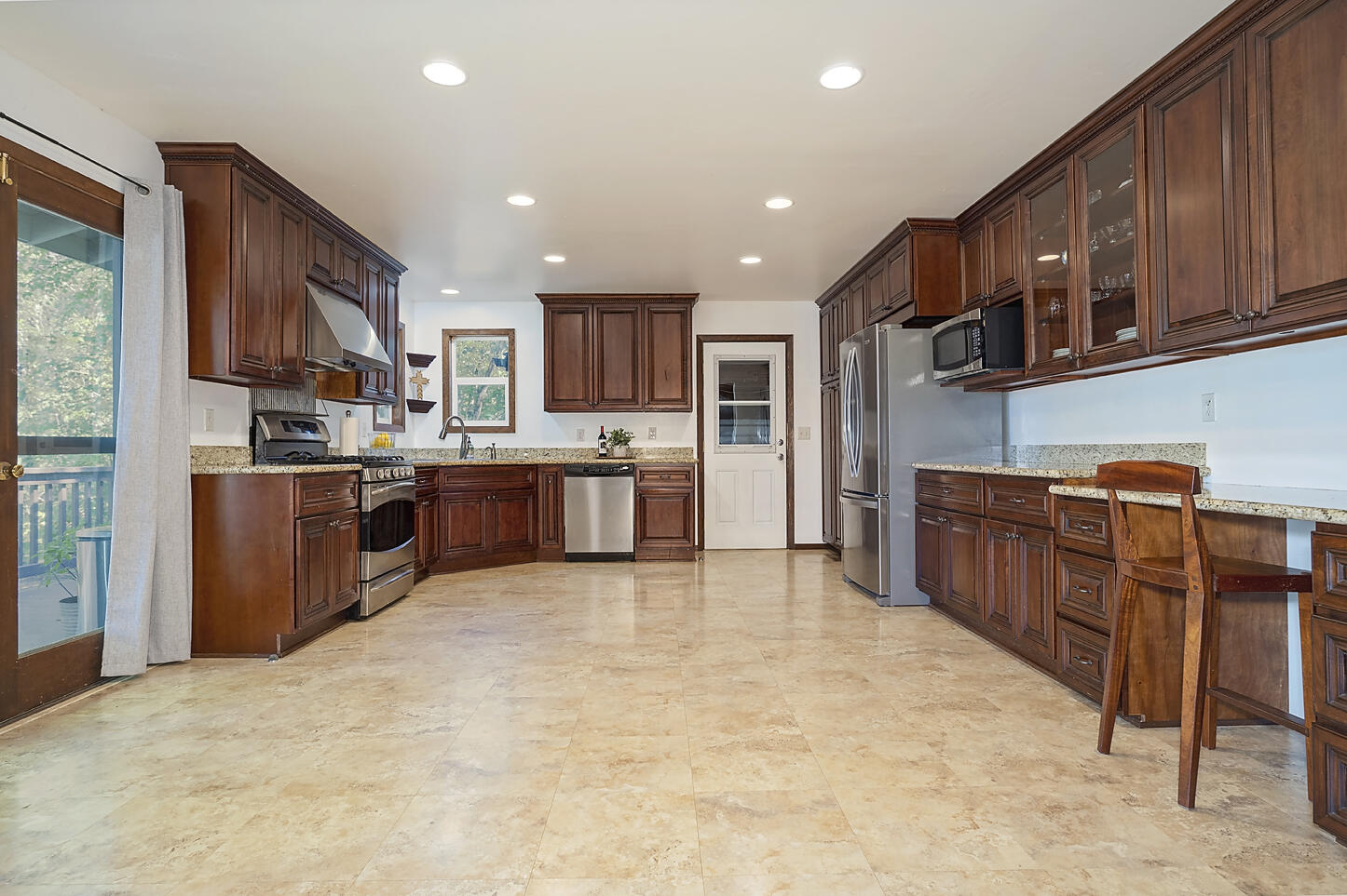 899 Old Ferry Road Shady Cove, OR 97539 - Photo 8 of 27 Kitchen