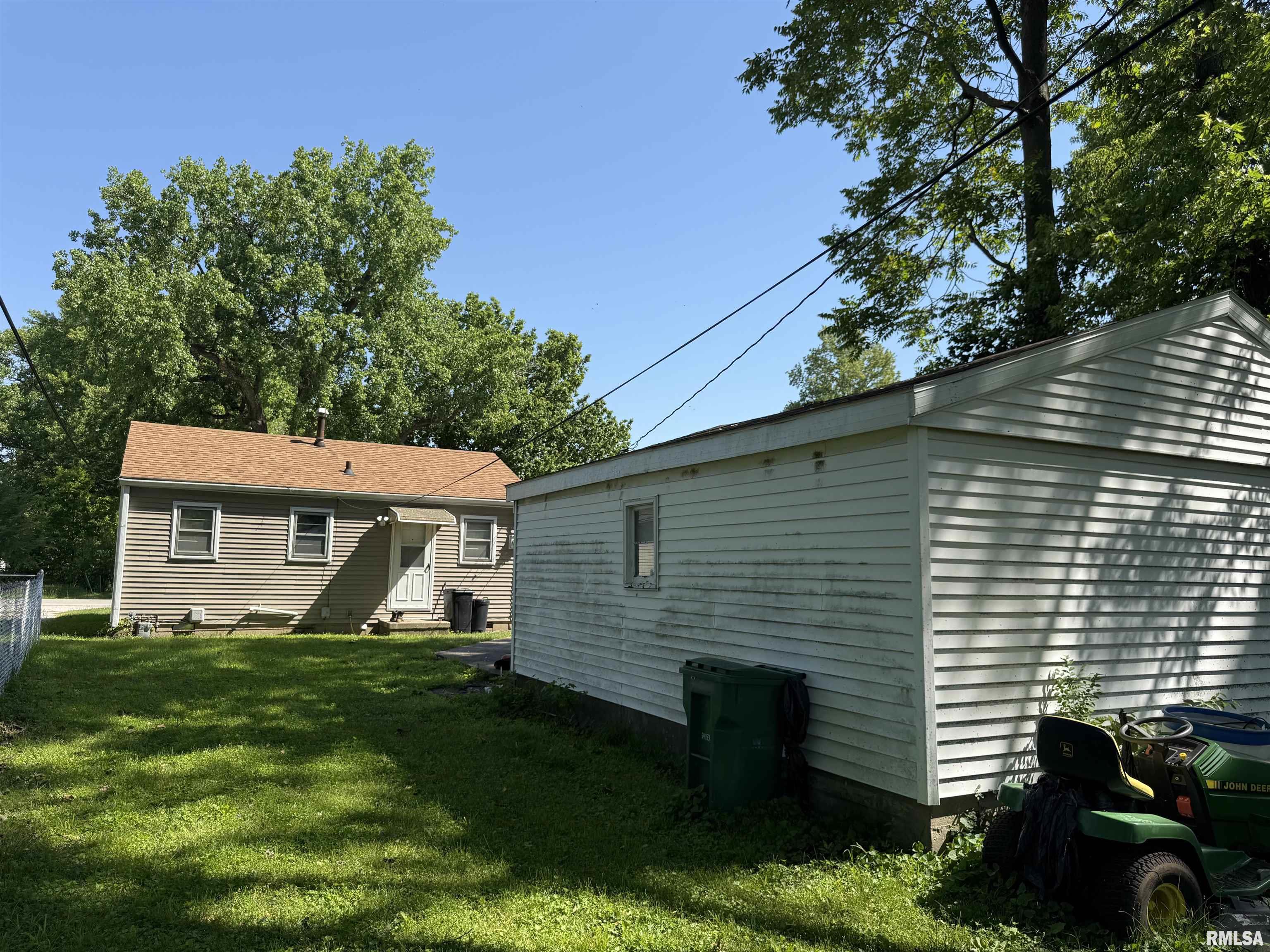 2238 East Stuart Street Springfield, IL 62703 - Photo 5 of 5 Gallery Image 5