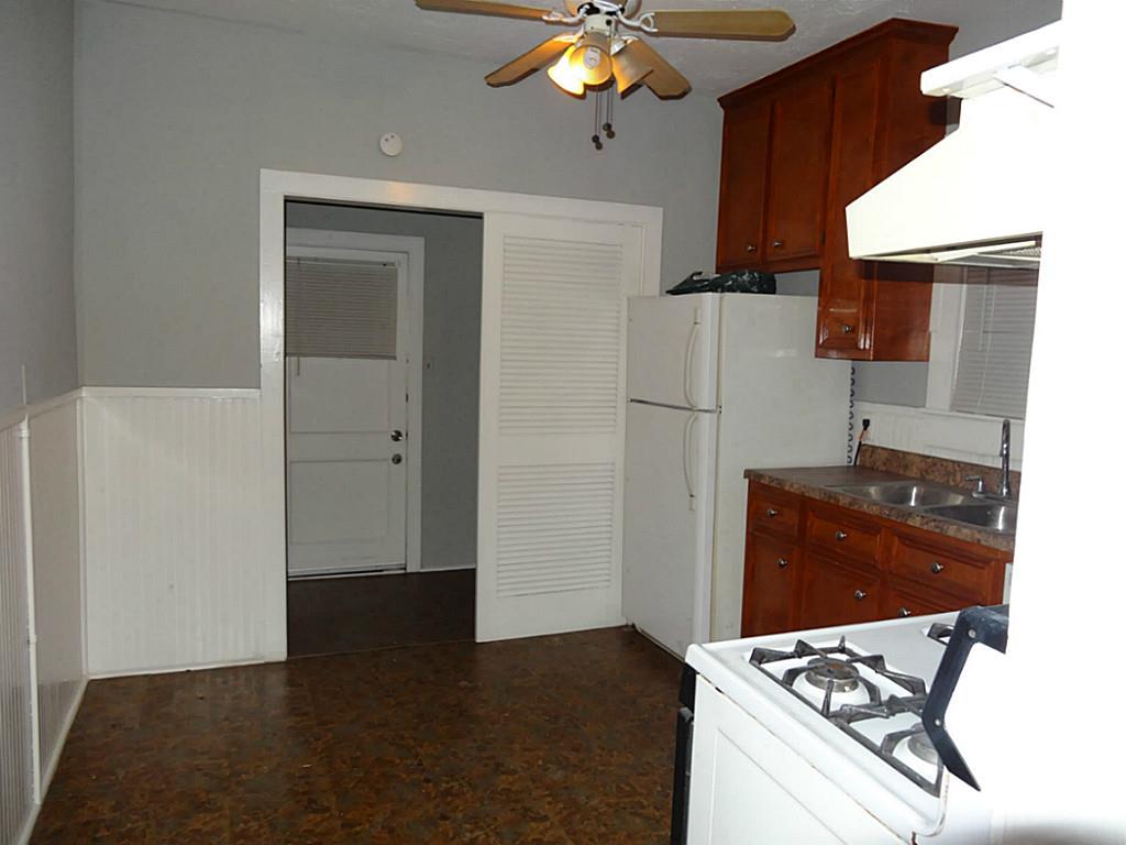 1108 Mathis Street Houston, TX 77009 - Photo 5 of 10 Kitchen area