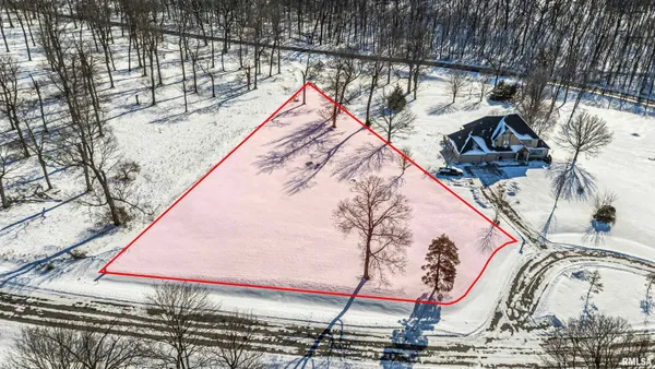 $29,900 | 3 Governor's Drive, Elkhart, IL 62634