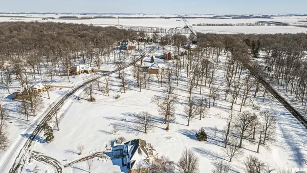 $29,900 | 3 Governor's Drive, Elkhart, IL 62634