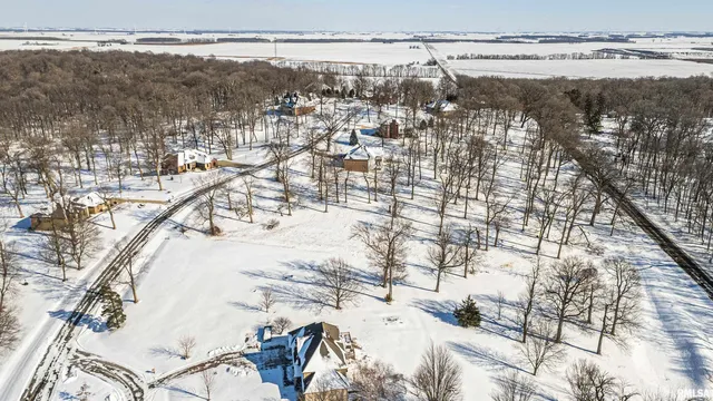 $29,900 | 3 Governor's Drive, Elkhart, IL 62634