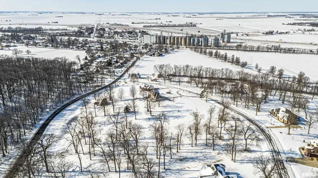 $29,900 | 3 Governor's Drive, Elkhart, IL 62634