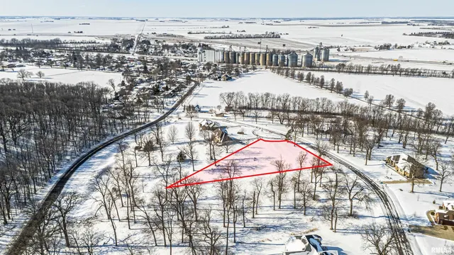 $29,900 | 3 Governor's Drive, Elkhart, IL 62634