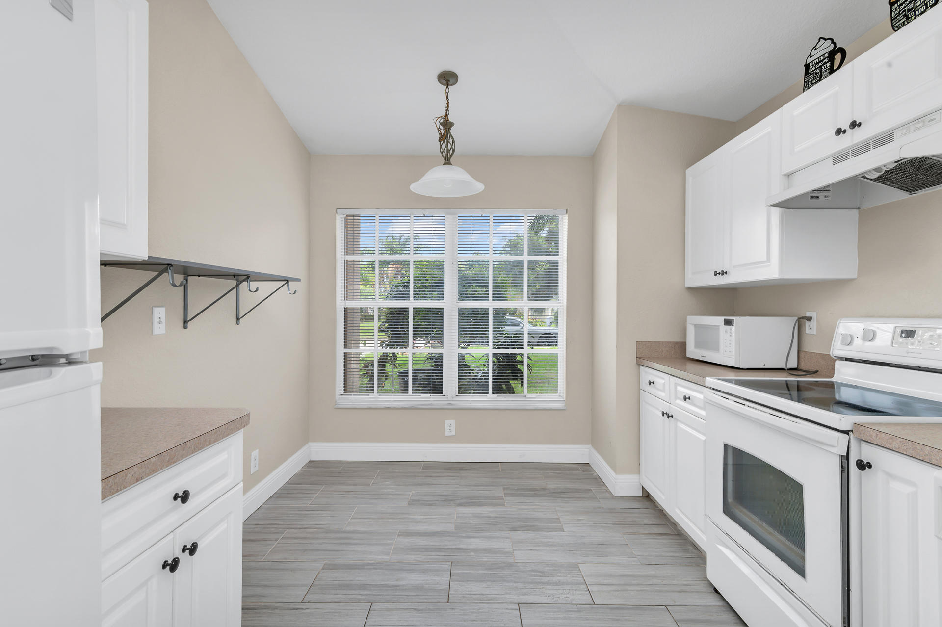 6916 3rd Street Jupiter, FL 33458 - Photo 4 of 15 photo-1