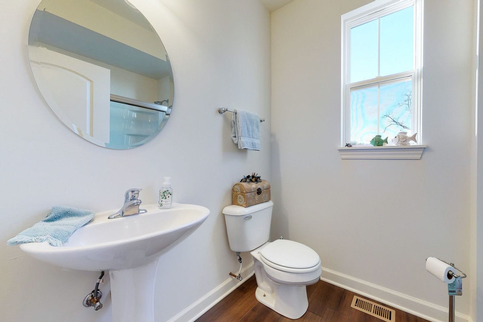 4362 Rudyard Kipling Road Elgin, IL 60124 - Photo 16 of 33 a bathroom with a sink a toilet and a mirror