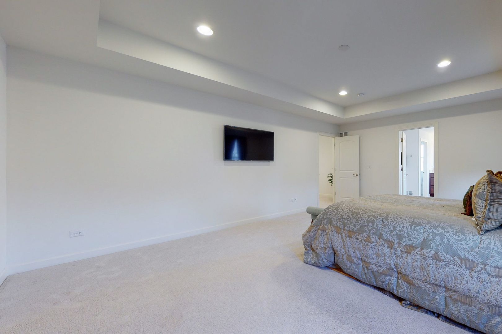 4362 Rudyard Kipling Road Elgin, IL 60124 - Photo 20 of 33 a room with a bed and a large mirror