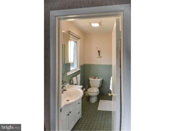 1041 Anna Road Huntingdon Valley, PA 19006 - Photo 11 of 23 Bedroom 2