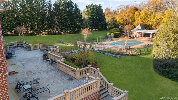 a view of a house with backyard and sitting area