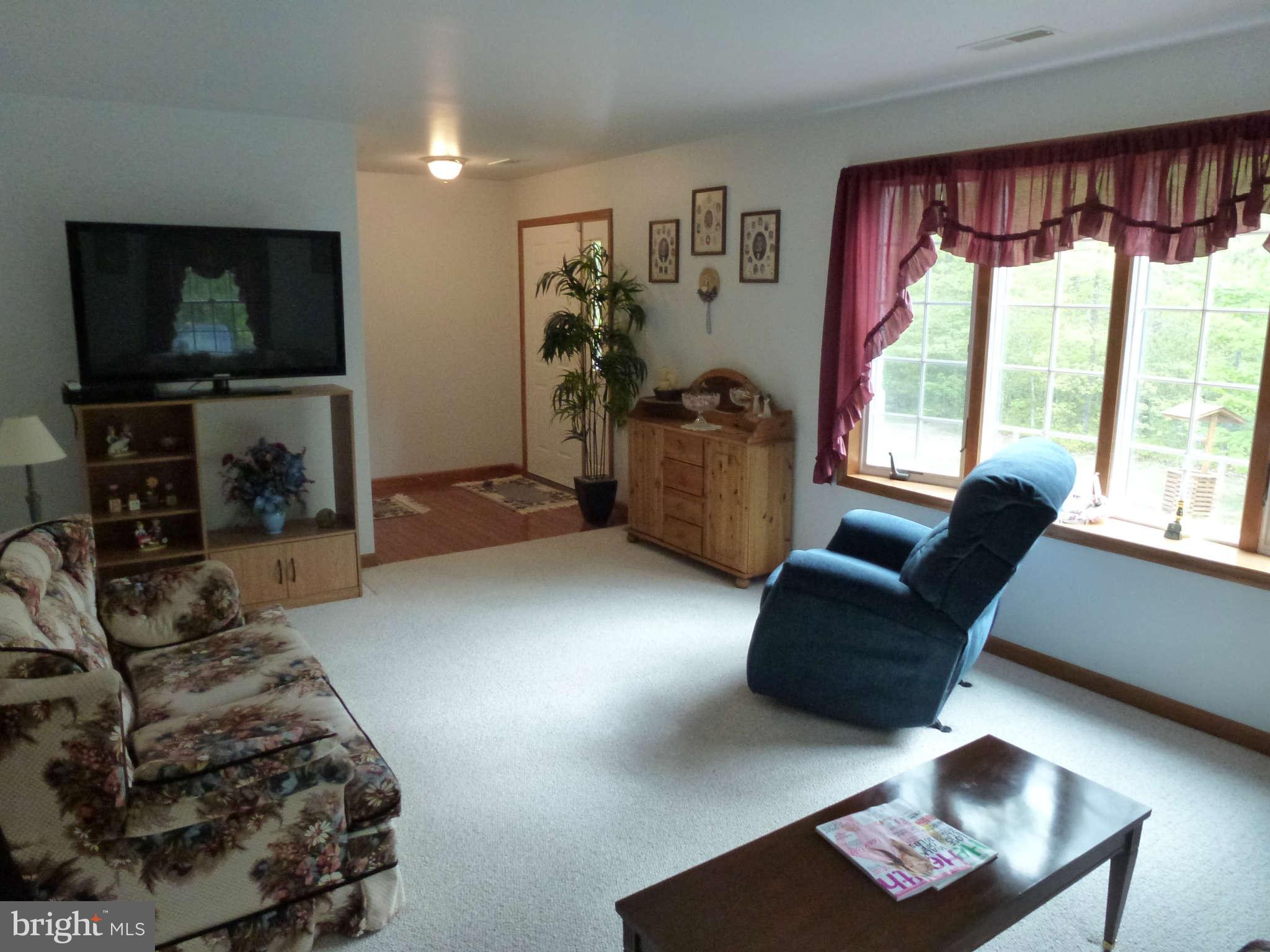 84 Cropp Road Fredericksburg, VA 22406 - Photo 6 of 21 Living Room