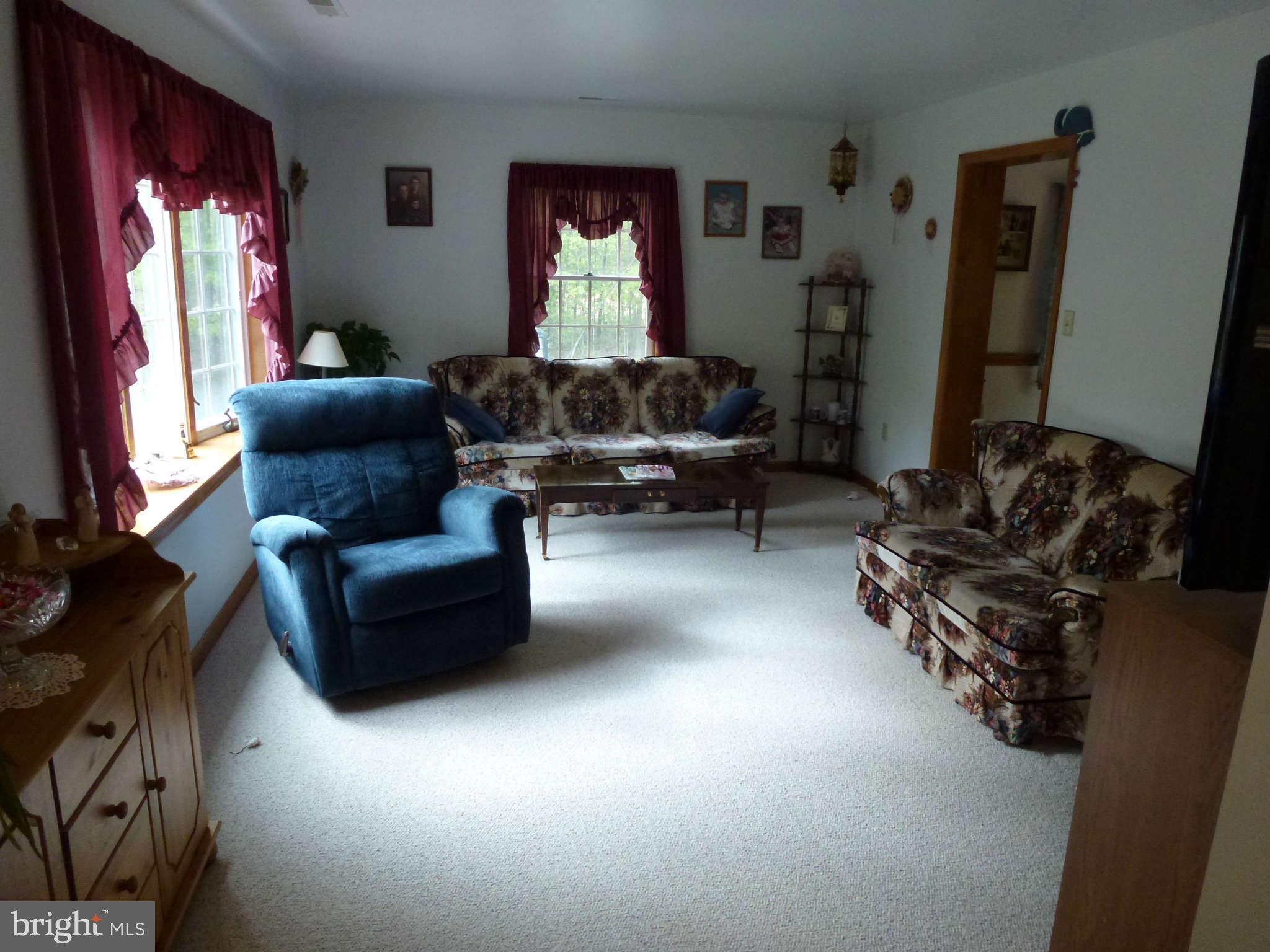 84 Cropp Road Fredericksburg, VA 22406 - Photo 7 of 21 Living Room