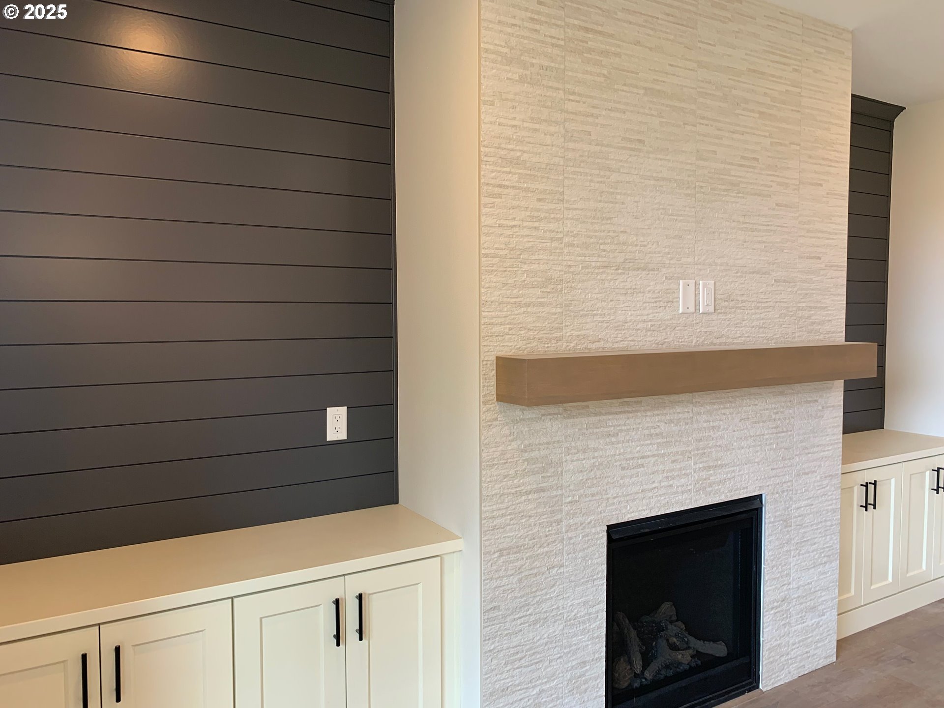 1896 South Holly Street Canby, OR 97013 - Photo 17 of 36 a close view of a fireplace