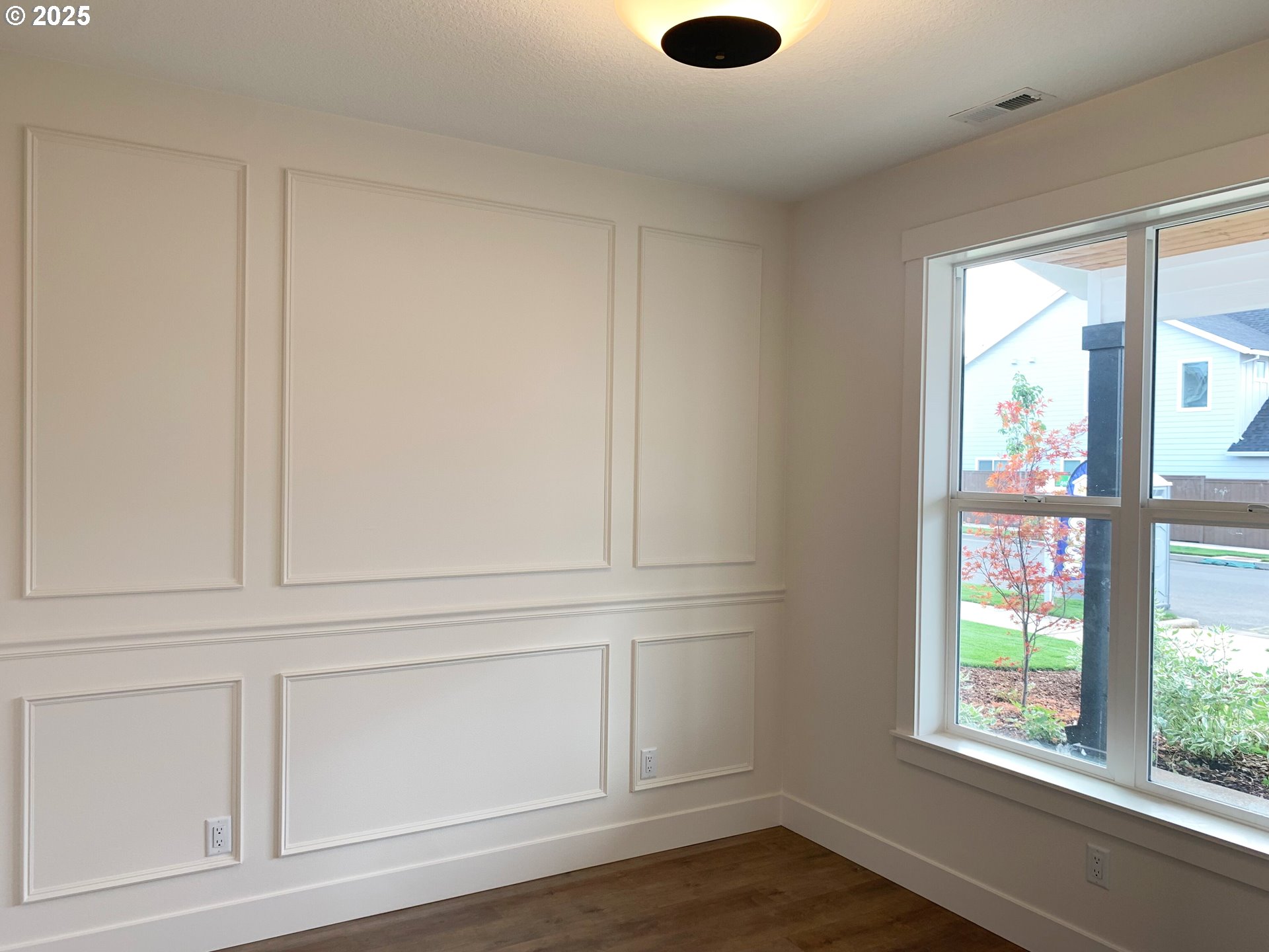 1896 South Holly Street Canby, OR 97013 - Photo 20 of 36 a view of an empty room with wooden floor and a window