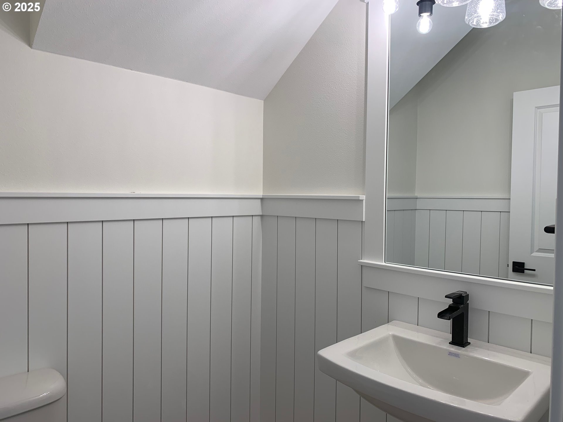 1896 South Holly Street Canby, OR 97013 - Photo 7 of 36 a bathroom with a sink and toilet