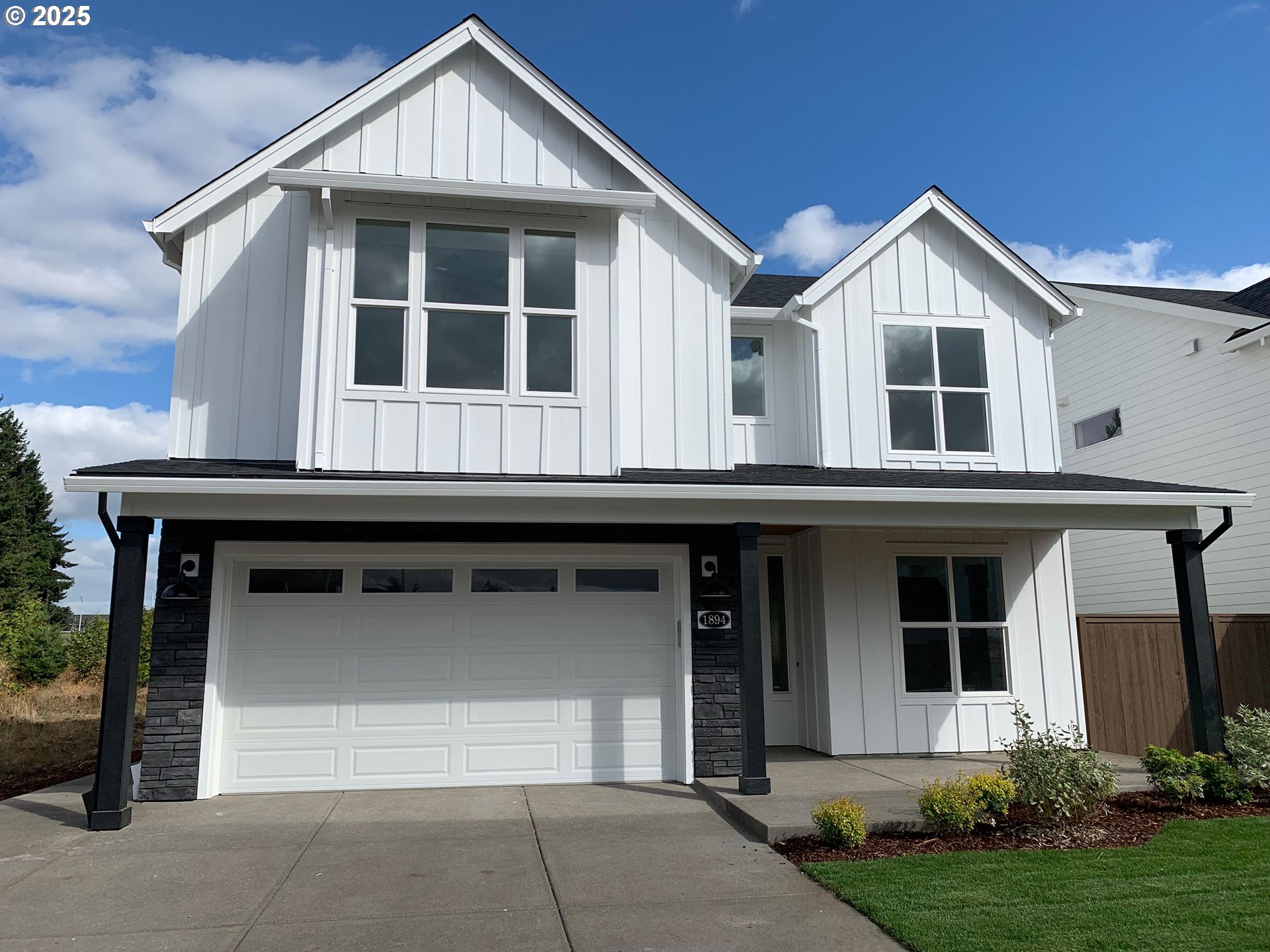 1896 South Holly Street Canby, OR 97013 - Photo 8 of 36 a front view of a house with garden