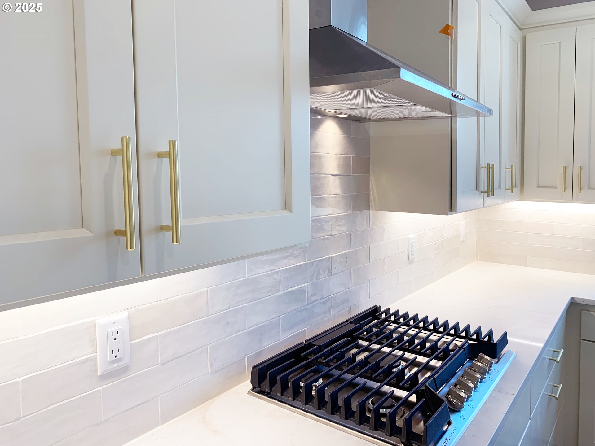 1896 South Holly Street Canby, OR 97013 - Photo 10 of 36 a close view of a stove a microwave and a sink in the kitchen