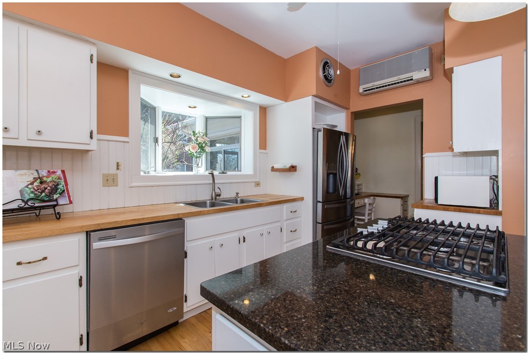 2891 Weybridge Road Cleveland, OH 44120 - Photo 6 of 34 Plenty of room for many cooks in this kitchen! The kitchen offers double ovens & separate cooktop. Tons of storage, counterpace and a great flow & layout. There is a LARGE island-everyone can gather around or perfect spot to oversee "homework" or set a casual buffet for entertaining. The kitchen is open to the family room, and back entrance area. These rooms over look the fenced back yard and open directly to the shaded patio. The kitchen sink faces the drive side and has a nice bayed window.