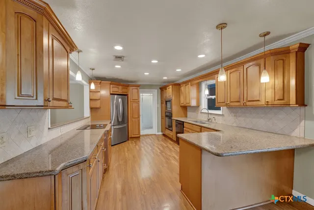 $684,999 | 311 Weiss Road, New Braunfels, TX 78130