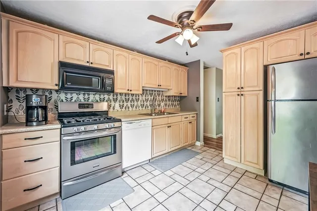 $250,000 | 1370 Coronado Drive, Hermitage, PA 16148