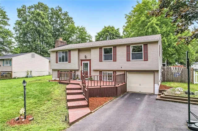 $250,000 | 1370 Coronado Drive, Hermitage, PA 16148