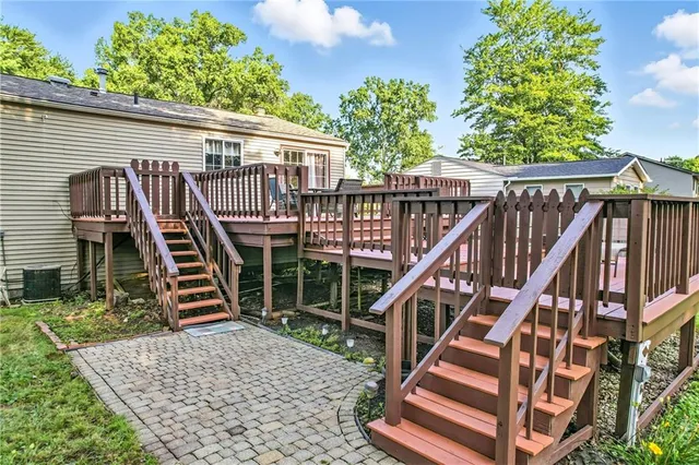 $250,000 | 1370 Coronado Drive, Hermitage, PA 16148