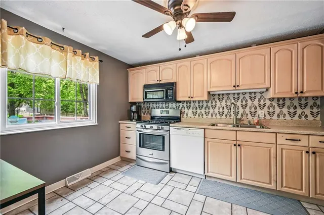 $250,000 | 1370 Coronado Drive, Hermitage, PA 16148